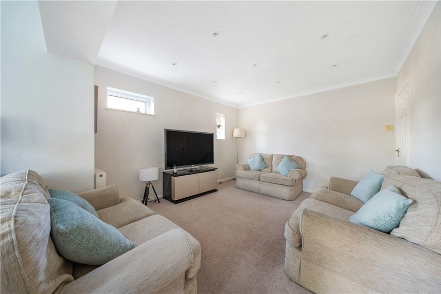 for sale whitegate gardens london 33085 - Gibbs Gillespie