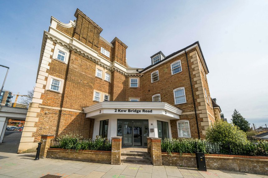 for sale kew bridge road london 33088 - Gibbs Gillespie