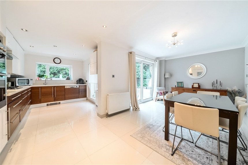 for sale kirby close london 33114 - Gibbs Gillespie