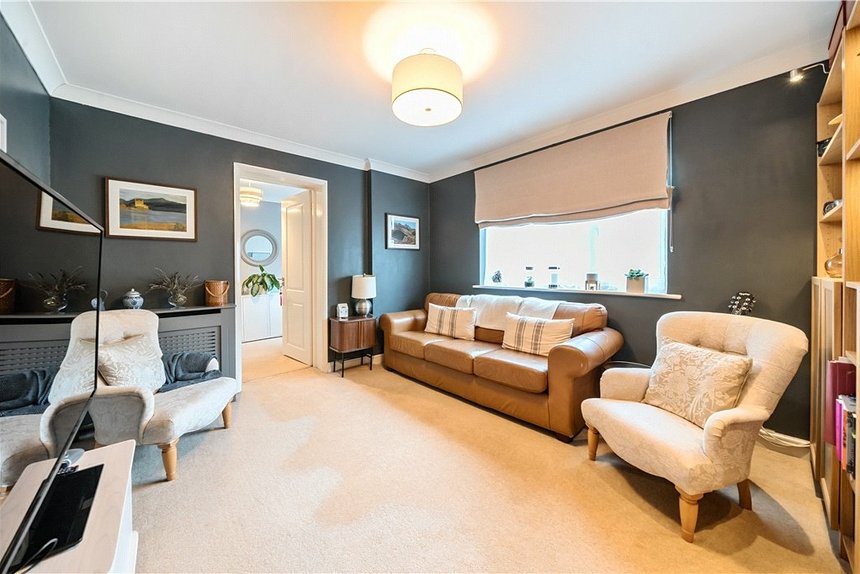 for sale kirby close london 33114 - Gibbs Gillespie