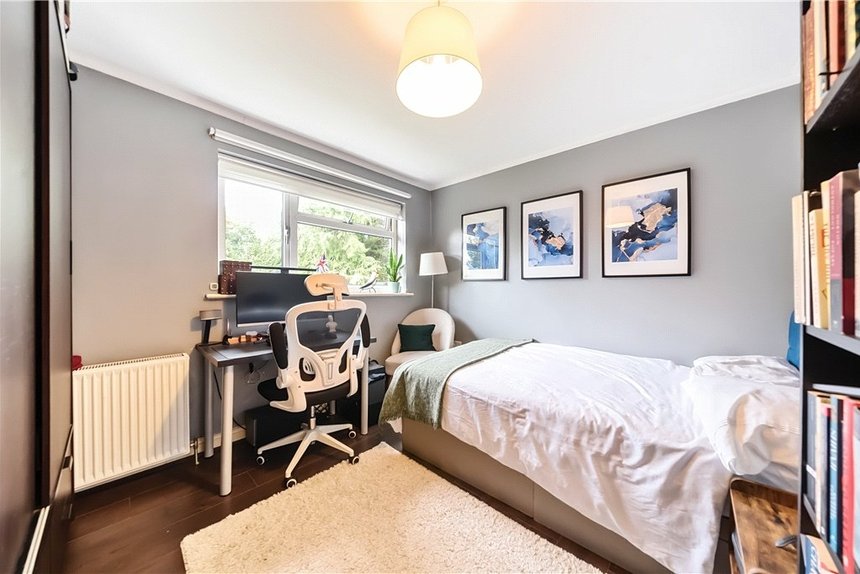 for sale kirby close london 33114 - Gibbs Gillespie