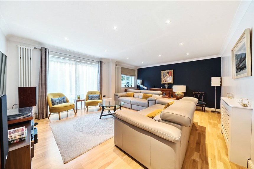 for sale kirby close london 33114 - Gibbs Gillespie