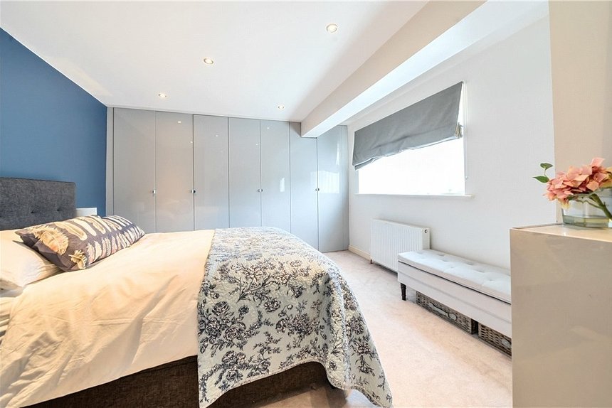 for sale kirby close london 33114 - Gibbs Gillespie