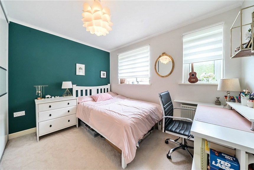 for sale kirby close london 33114 - Gibbs Gillespie