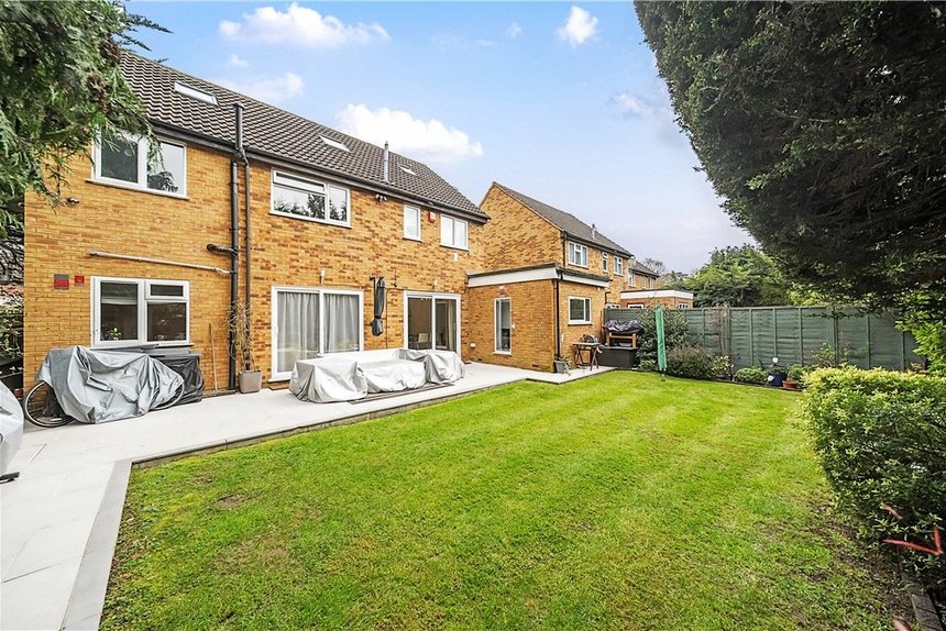 for sale kirby close london 33114 - Gibbs Gillespie