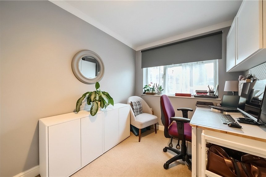 for sale kirby close london 33114 - Gibbs Gillespie
