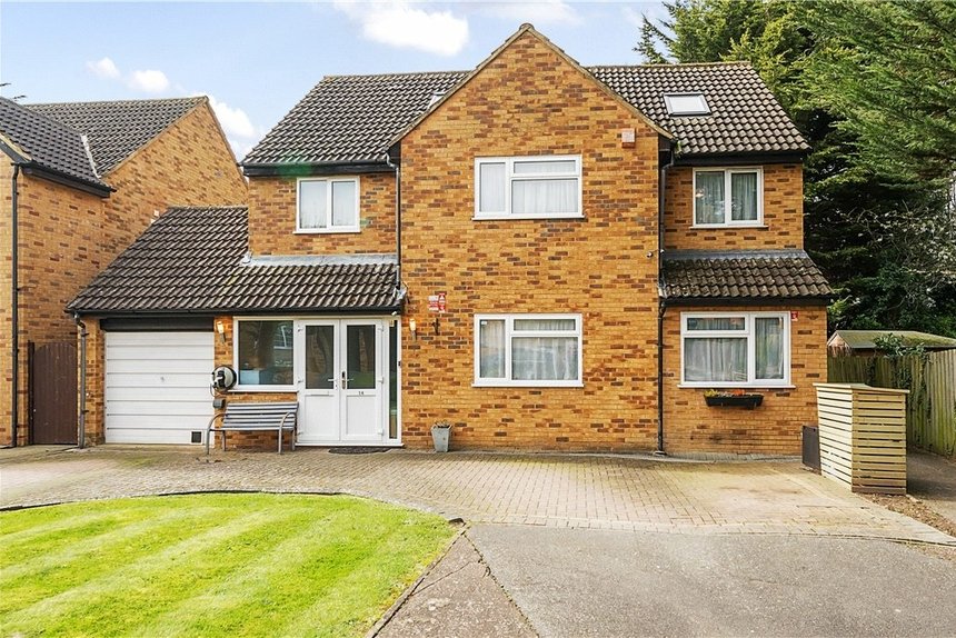 for sale kirby close london 33114 - Gibbs Gillespie
