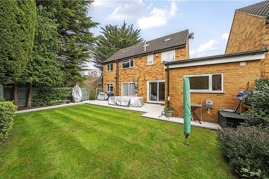 for sale kirby close london 33114 - Gibbs Gillespie