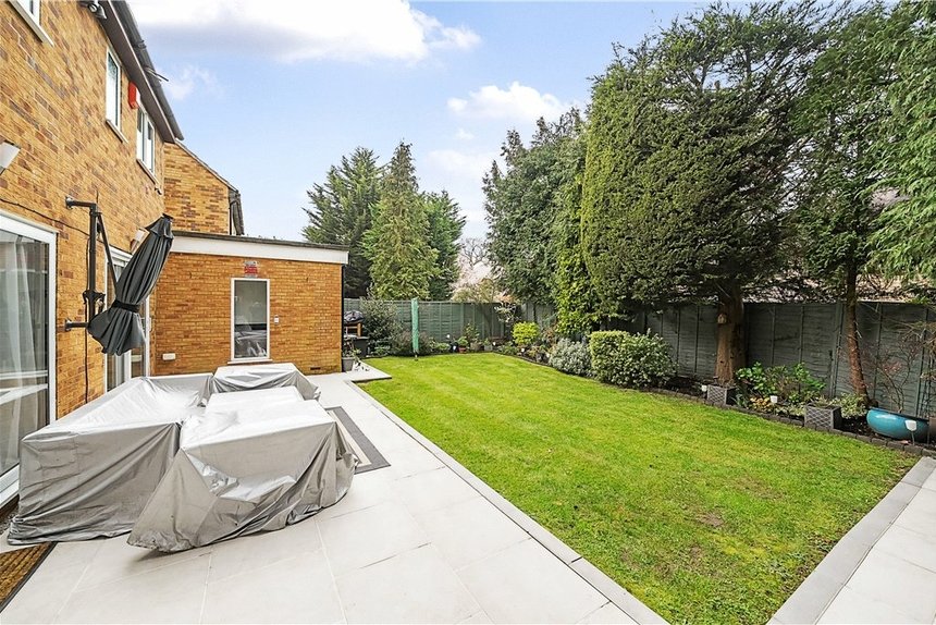 for sale kirby close london 33114 - Gibbs Gillespie