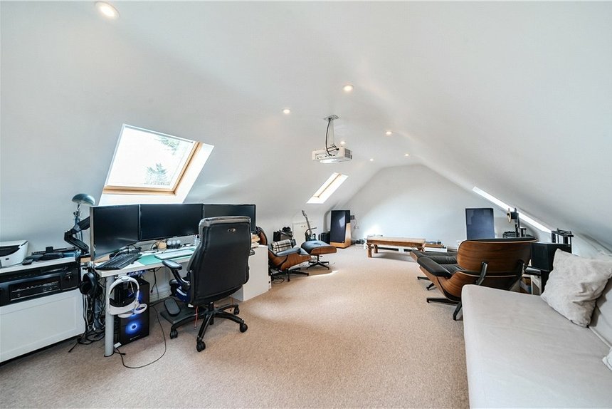 for sale kirby close london 33114 - Gibbs Gillespie