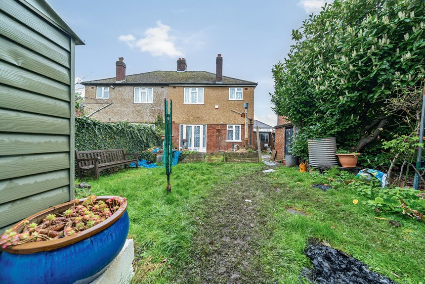 sold northolt avenue london 33121 - Gibbs Gillespie