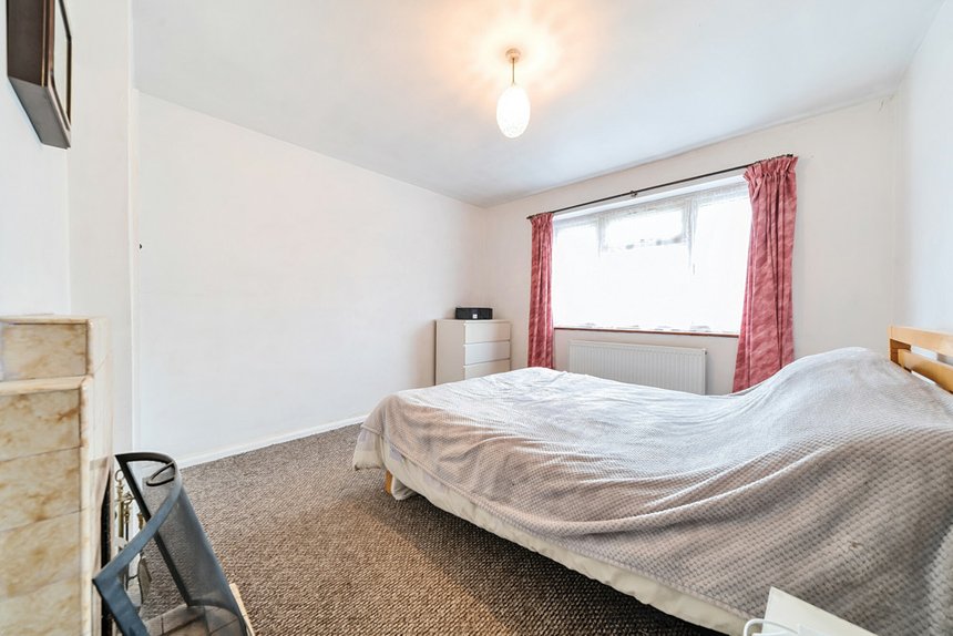 sold northolt avenue london 33121 - Gibbs Gillespie