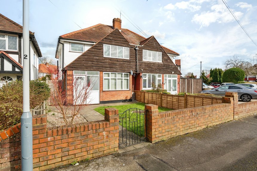 sold lawn close london 33149 - Gibbs Gillespie