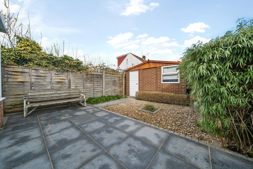 sold lawn close london 33149 - Gibbs Gillespie