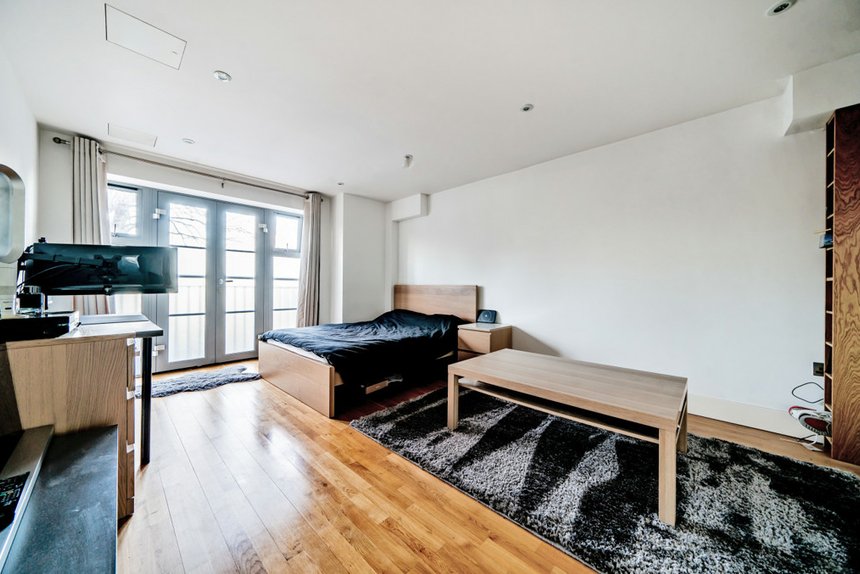 for sale oak end way london 33188 - Gibbs Gillespie