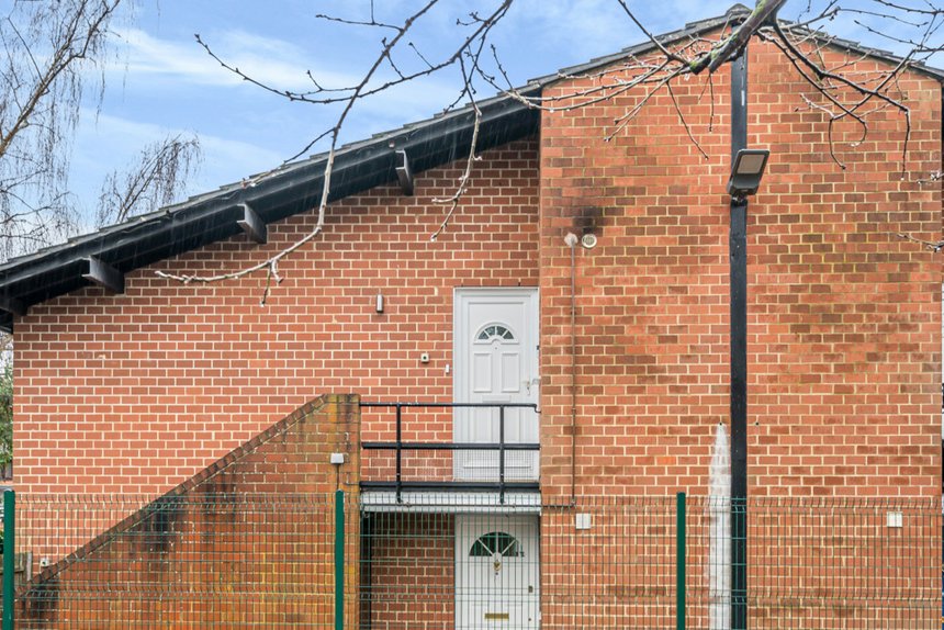 sold bennett close london 33299 - Gibbs Gillespie