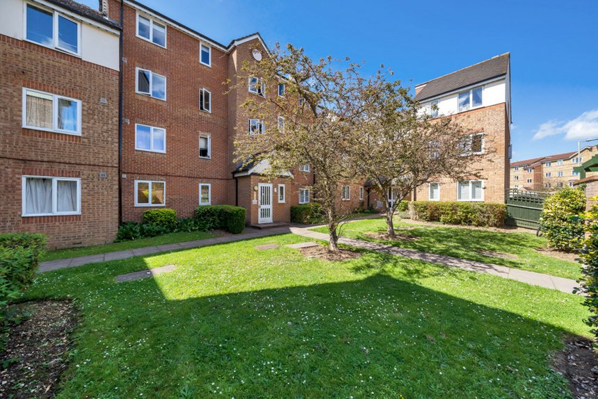 sold pioneer way london 33370 - Gibbs Gillespie