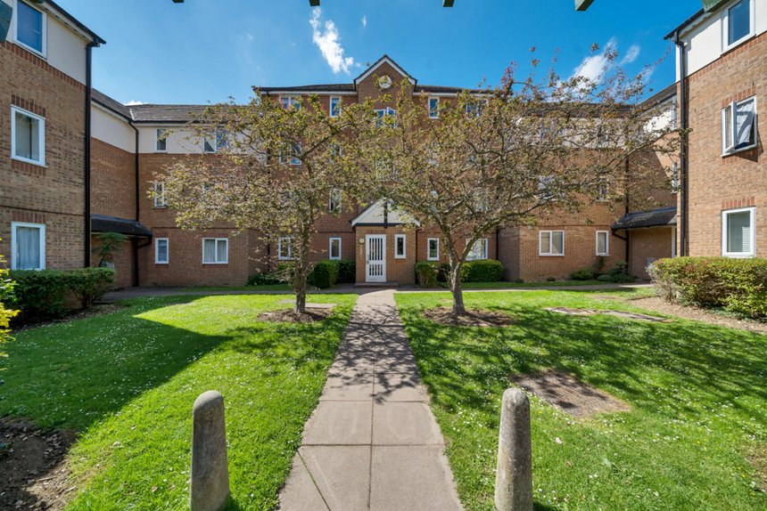 sold pioneer way london 33370 - Gibbs Gillespie