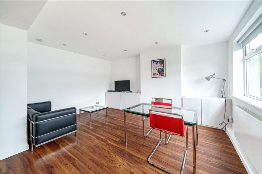 sold du cros drive london 33375 - Gibbs Gillespie