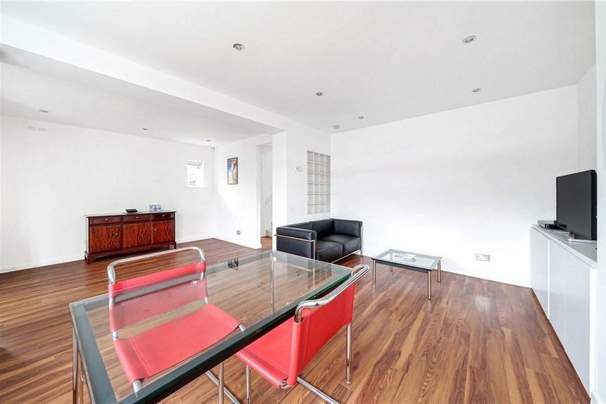 sold du cros drive london 33375 - Gibbs Gillespie