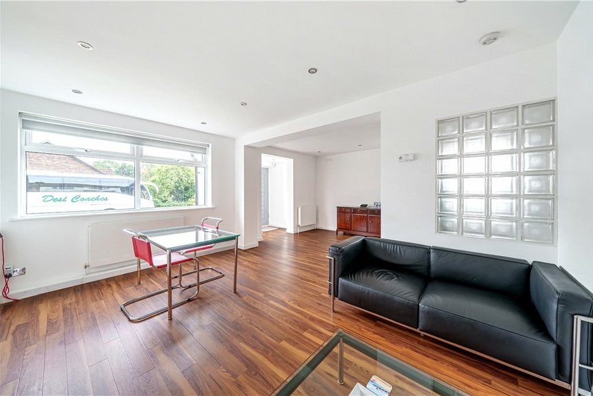 sold du cros drive london 33375 - Gibbs Gillespie