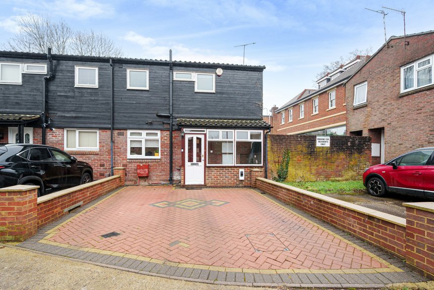 sold mezen close london 33461 - Gibbs Gillespie