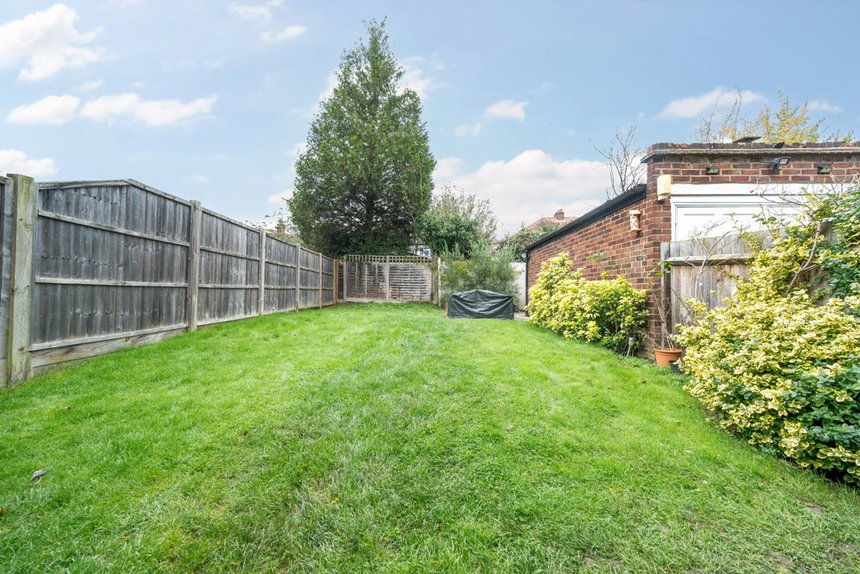 for sale acacia avenue london 33497 - Gibbs Gillespie