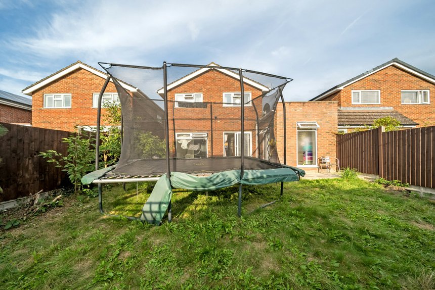 under offer seaford close london 33523 - Gibbs Gillespie