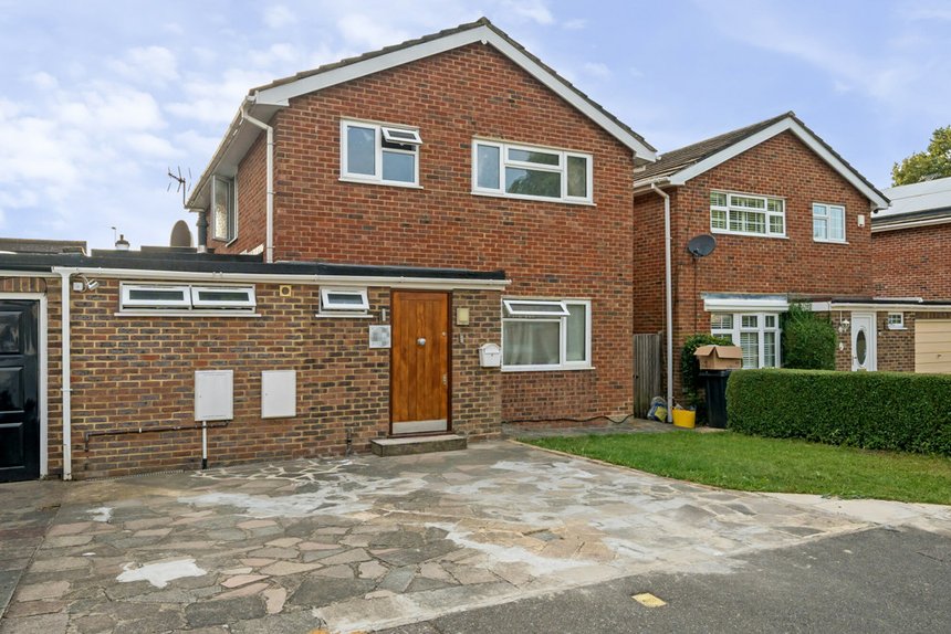 under offer seaford close london 33523 - Gibbs Gillespie