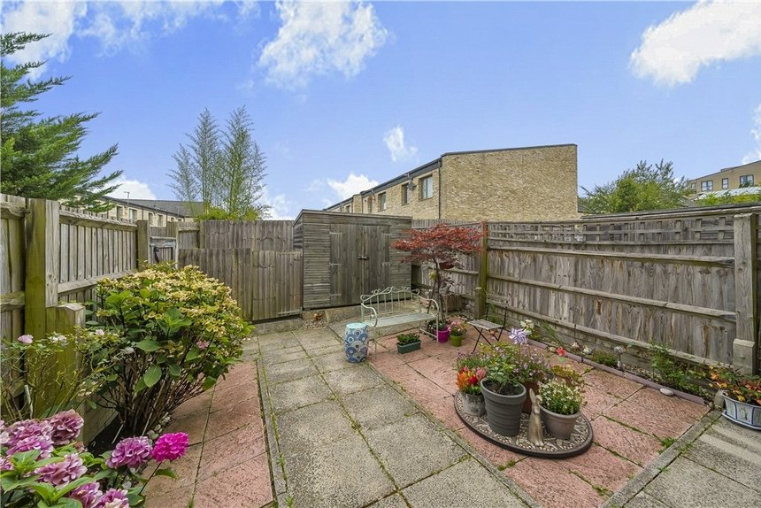 under offer kings drive london 33531 - Gibbs Gillespie