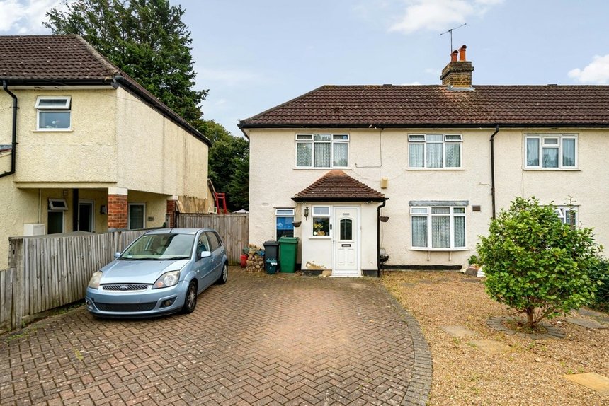 under offer manor waye london 33537 - Gibbs Gillespie