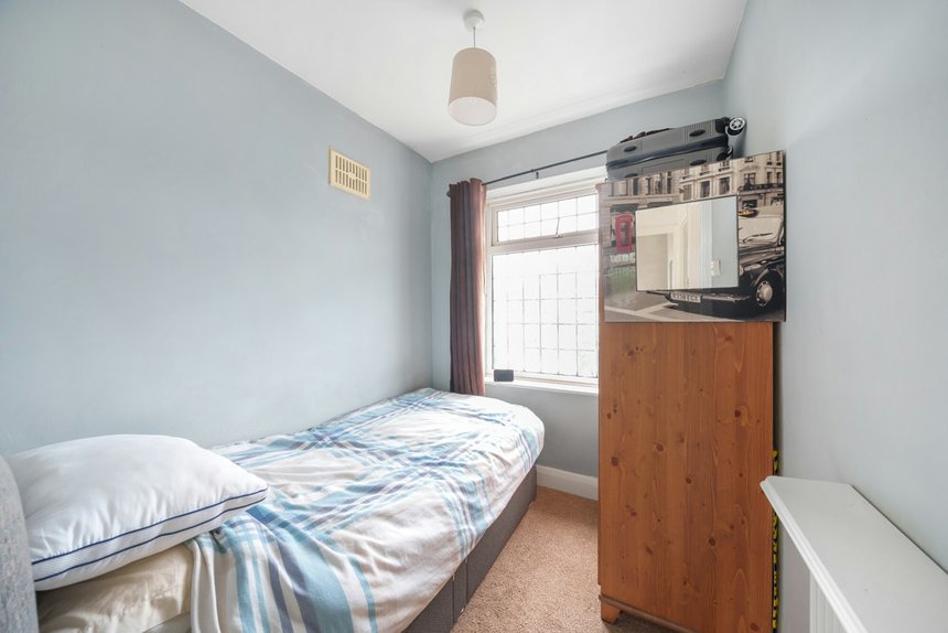 under offer valley walk london 33549 - Gibbs Gillespie