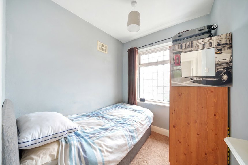 under offer valley walk london 33549 - Gibbs Gillespie