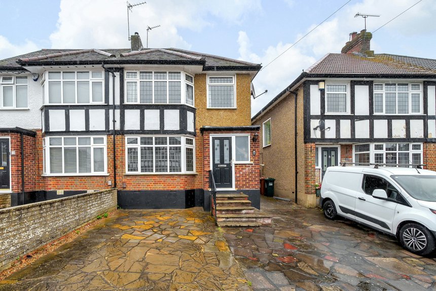 under offer valley walk london 33549 - Gibbs Gillespie