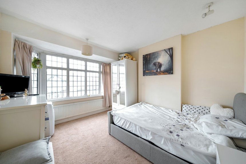 under offer valley walk london 33549 - Gibbs Gillespie