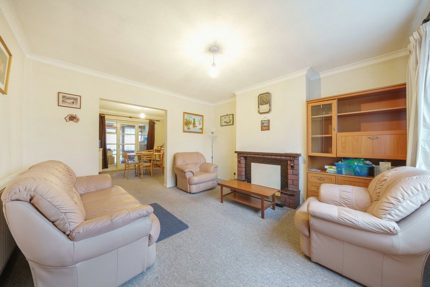 under offer canford avenue london 33552 - Gibbs Gillespie