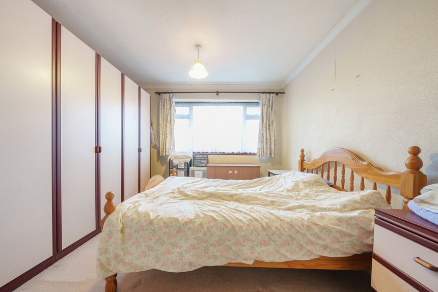 under offer canford avenue london 33552 - Gibbs Gillespie