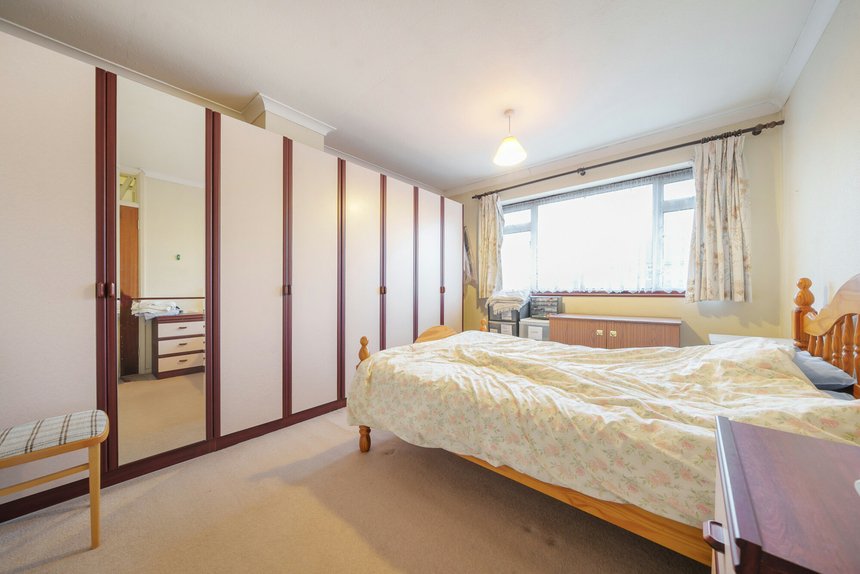 under offer canford avenue london 33552 - Gibbs Gillespie