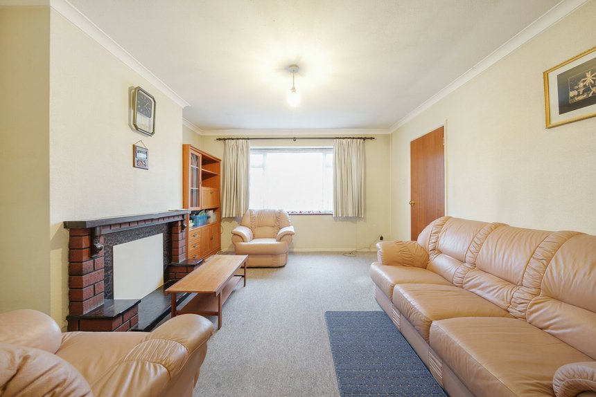 under offer canford avenue london 33552 - Gibbs Gillespie