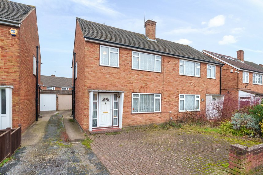 under offer canford avenue london 33552 - Gibbs Gillespie