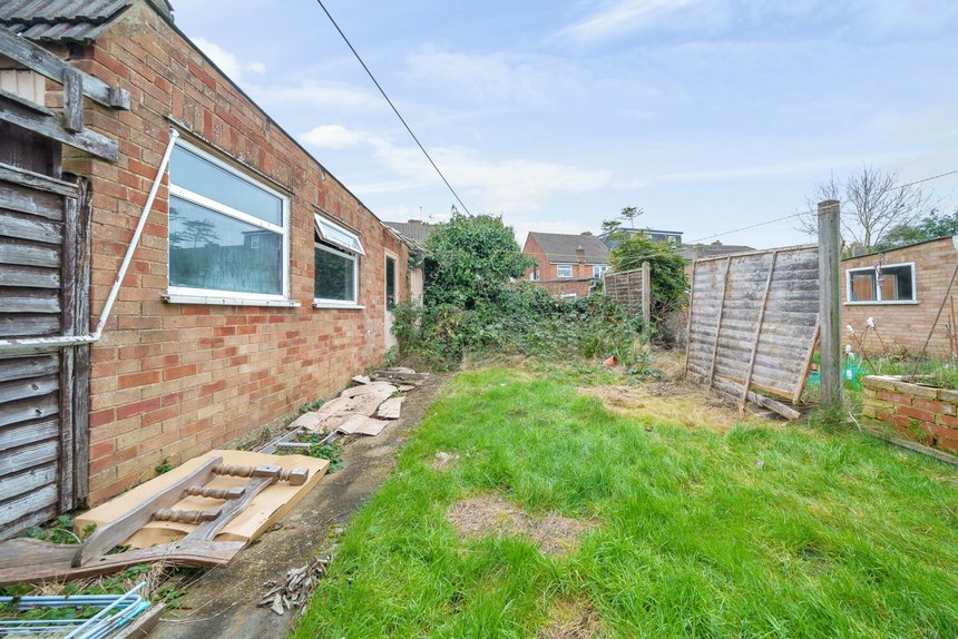 under offer canford avenue london 33552 - Gibbs Gillespie