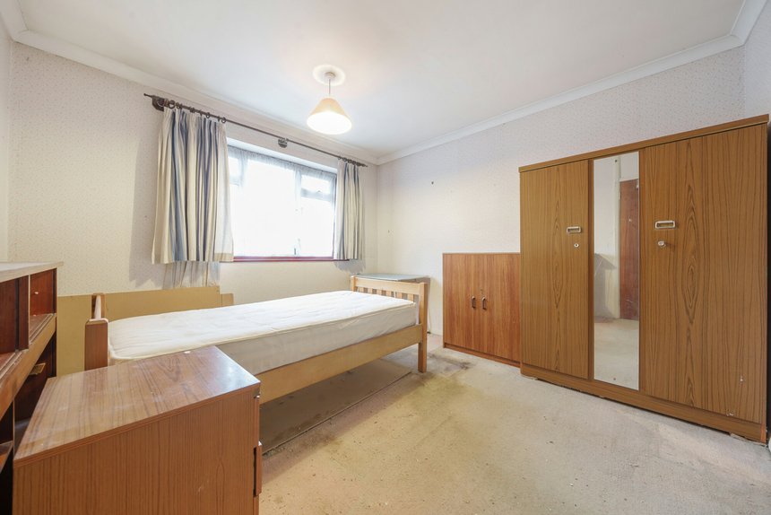 under offer canford avenue london 33552 - Gibbs Gillespie