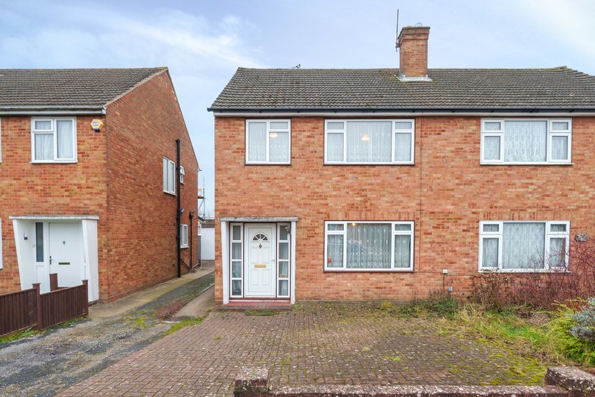 under offer canford avenue london 33552 - Gibbs Gillespie