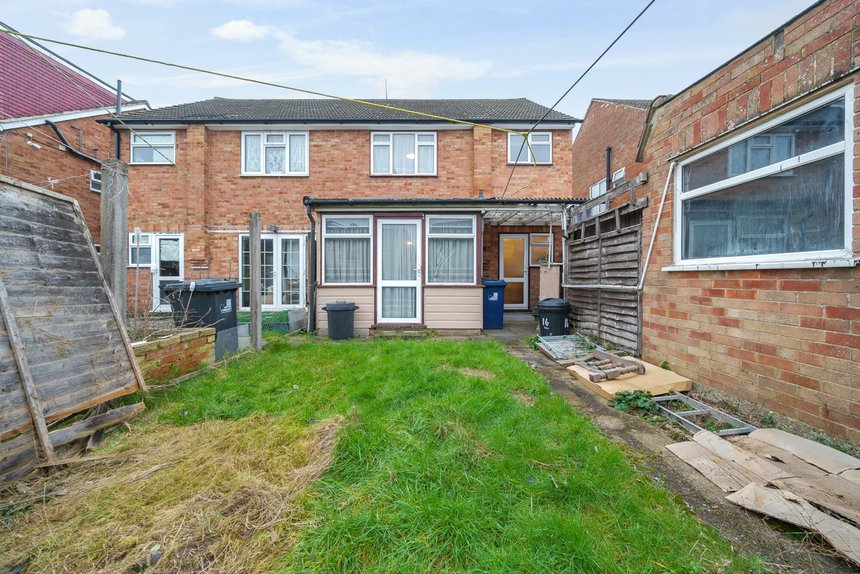 under offer canford avenue london 33552 - Gibbs Gillespie