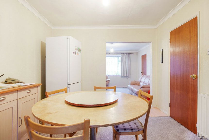 under offer canford avenue london 33552 - Gibbs Gillespie