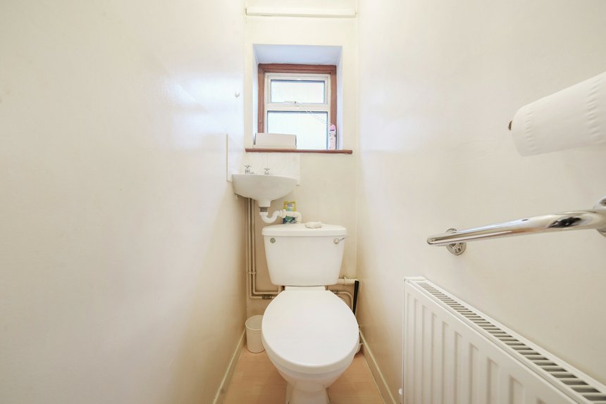 under offer canford avenue london 33552 - Gibbs Gillespie