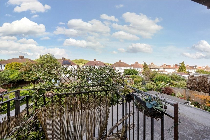 under offer hermitage way london 33555 - Gibbs Gillespie