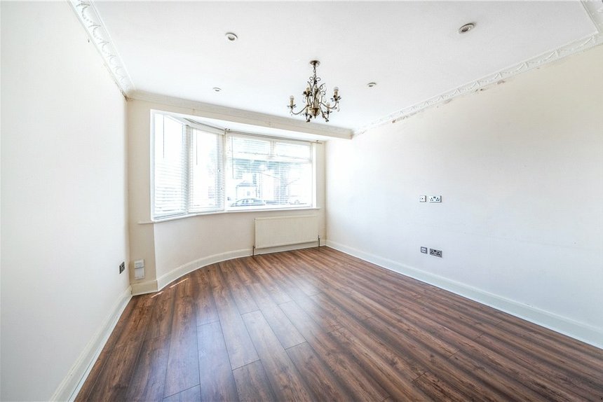 under offer hermitage way london 33555 - Gibbs Gillespie