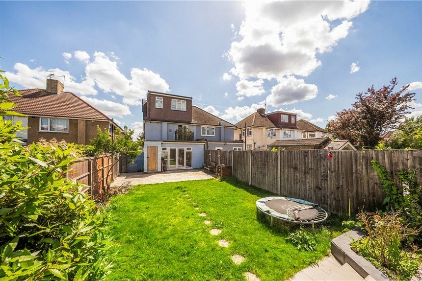 under offer hermitage way london 33555 - Gibbs Gillespie