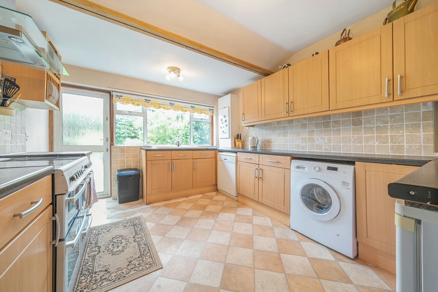 under offer acacia avenue london 33564 - Gibbs Gillespie